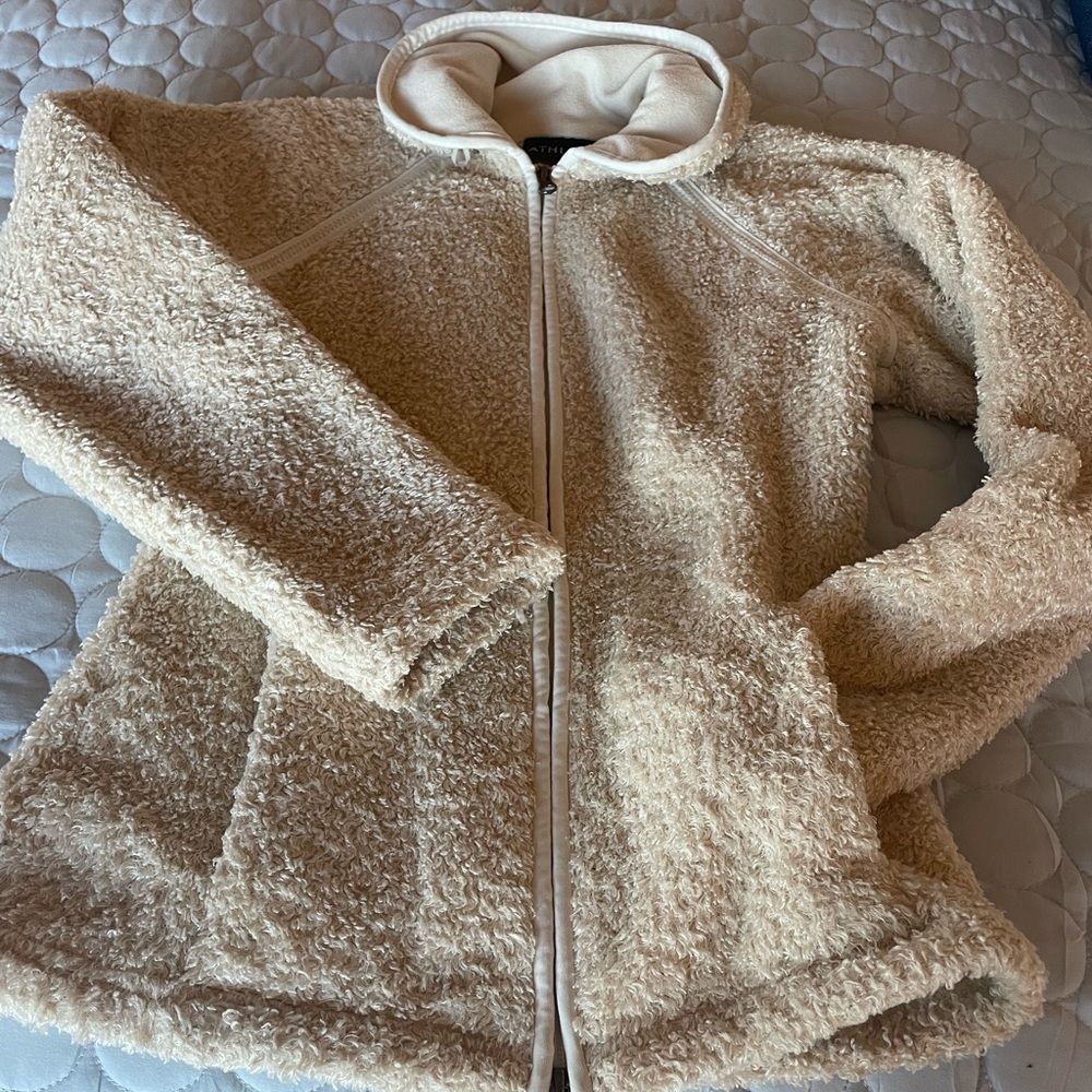 Fitted warm Athletica zip up jacket.